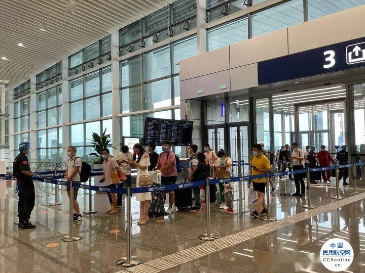 胶东机场推进“智慧机场”建设 自助托运助力旅客快速出行