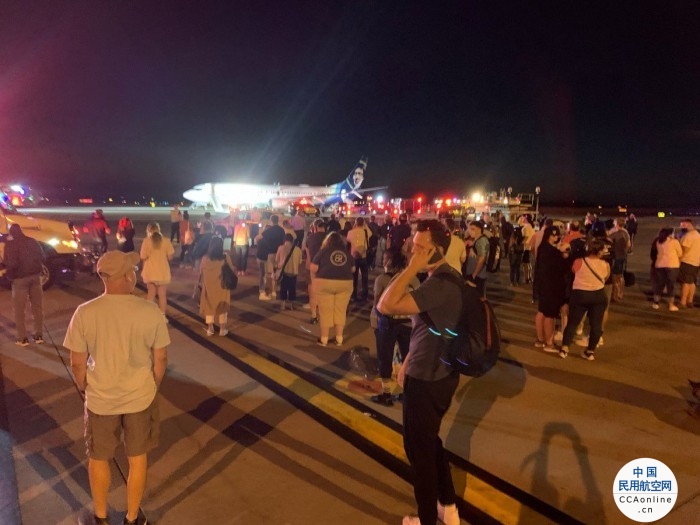 手机爆燃！阿拉斯加航空公司紧急疏散飞机上的乘客