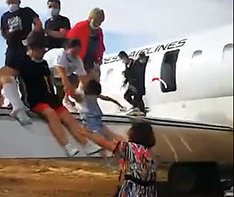 现场视频曝光：华夏航空客机冲出跑道，4名旅客轻微擦伤