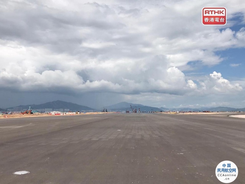 机场第三跑道铺设工程完成　料明年下半年启用