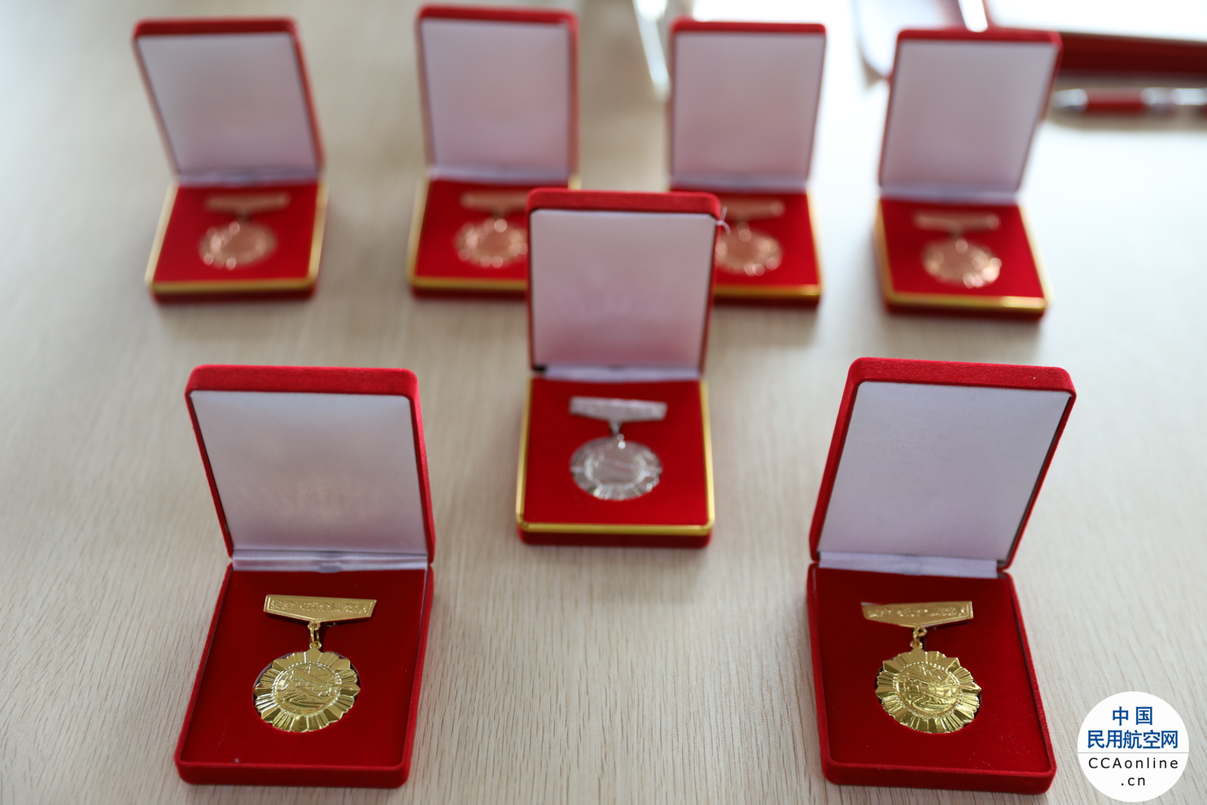 祥鹏航空8名飞行员获颁安全飞行奖章