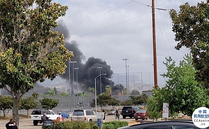 一架小型飞机在美国加州坠毁 至少2人死亡