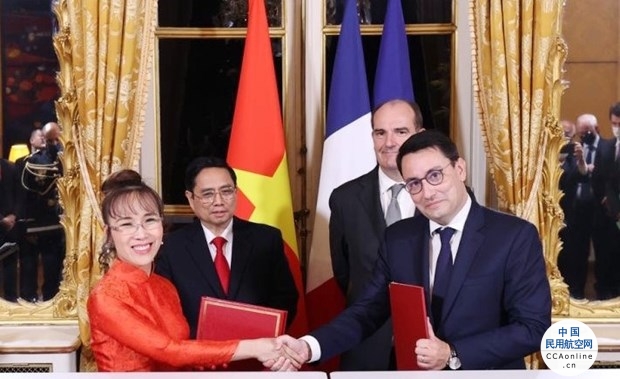 越捷航空公司与法国赛峰集团签署全面战略合作协议