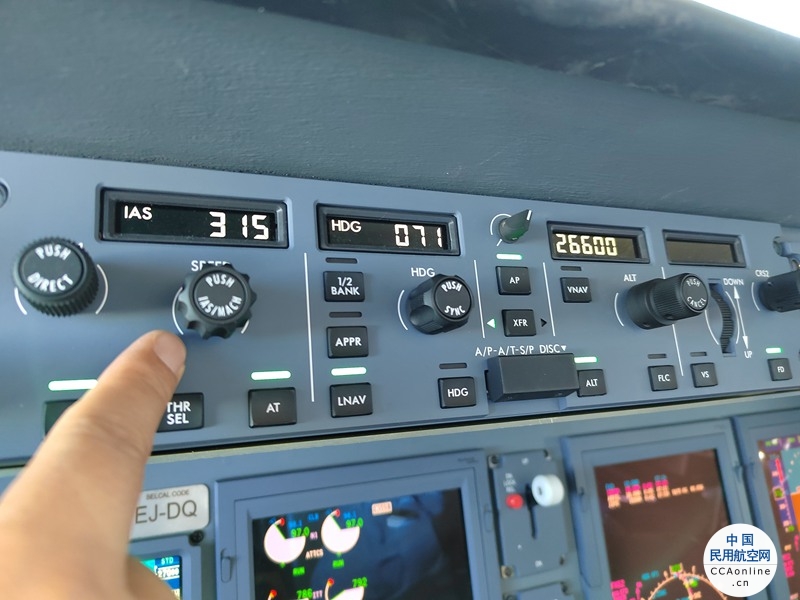 国产ARJ21飞机大速度飞行提前31分抵达 东航旗下一二三航空首次“速运”人体捐献器官