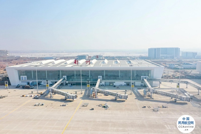 离起飞又近一步 鄂州花湖机场航站楼完成登机桥主体安装