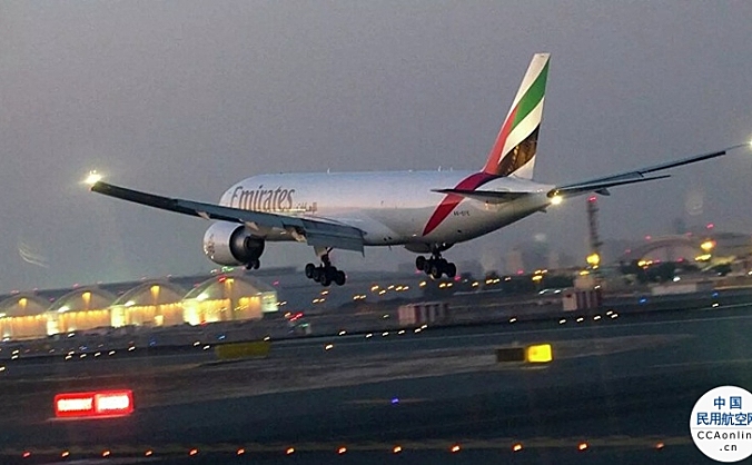 阿聯酋航空一客機控制系統出現問題 緊急備降圣彼得堡機場