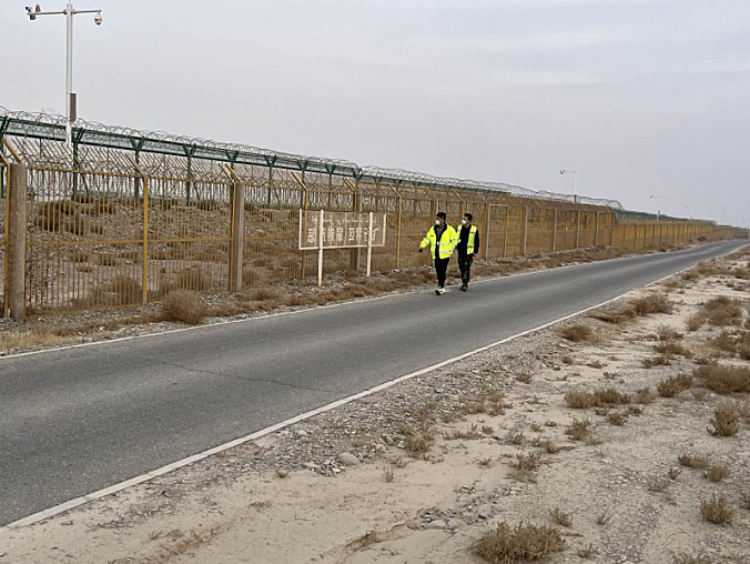 喀什机场开展飞行区围界徒步检查活动