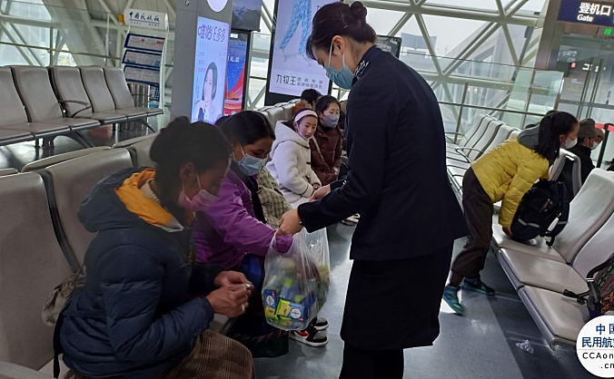 东航四川分公司地服部悉心保障赴北京治疗先天性心脏病儿童团队