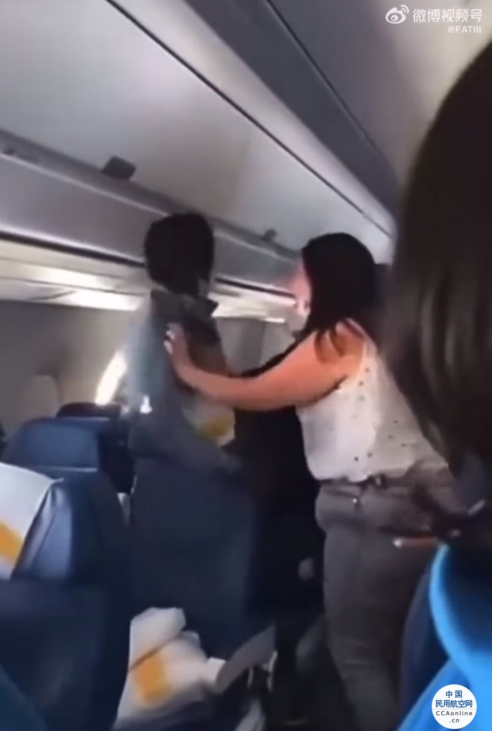 加勒比海航空TX570航班上演「全武行」，一名空乘被打伤
