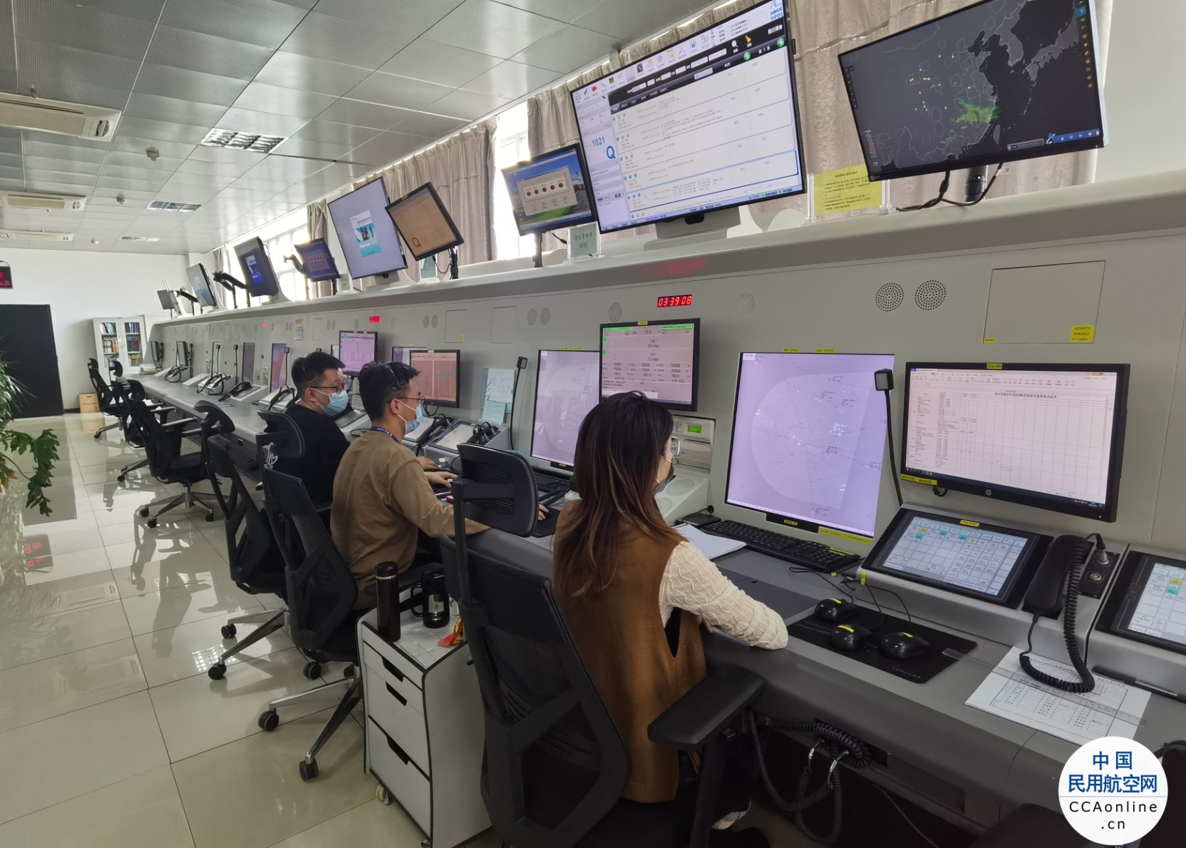 民航青海空管分局管制运行部进近管制室圆满完成2022年航班“春运”保障