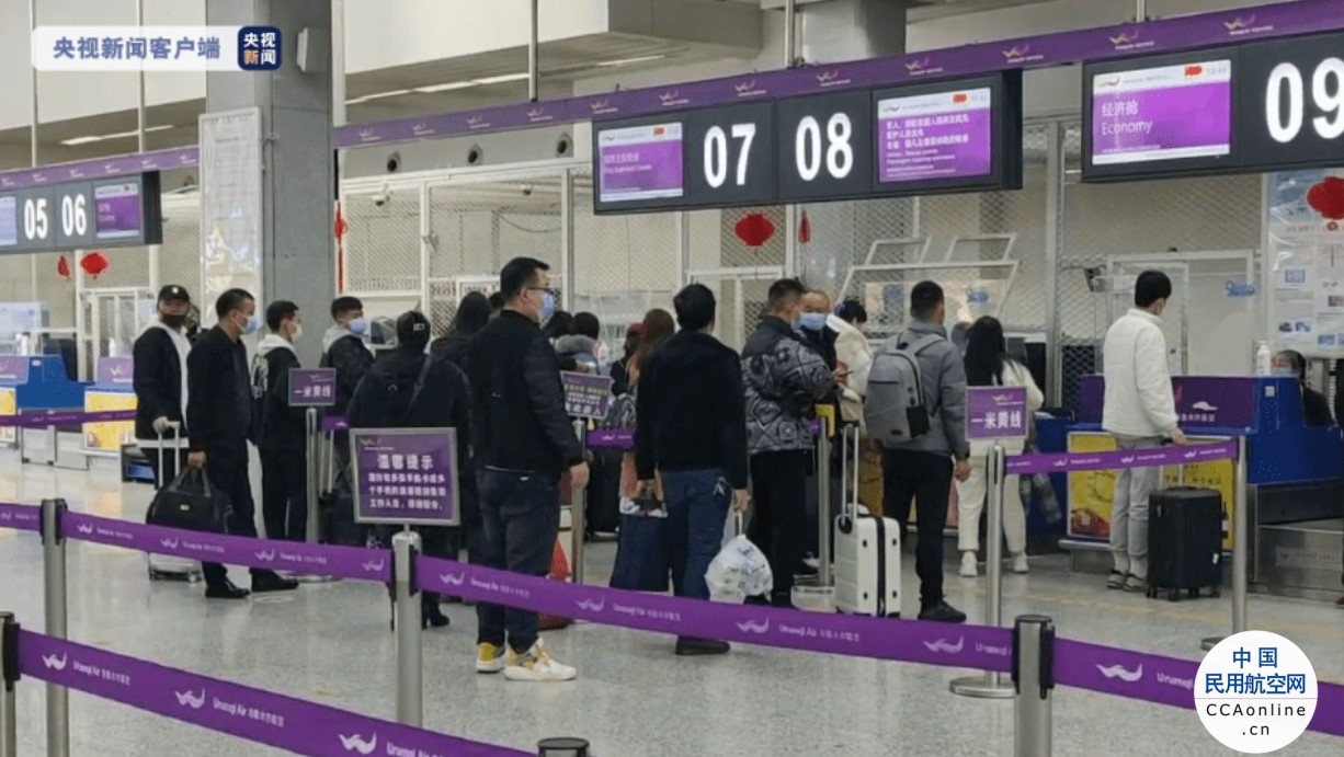 新疆乌鲁木齐机场出现冻雾天气，部分旅客滞留