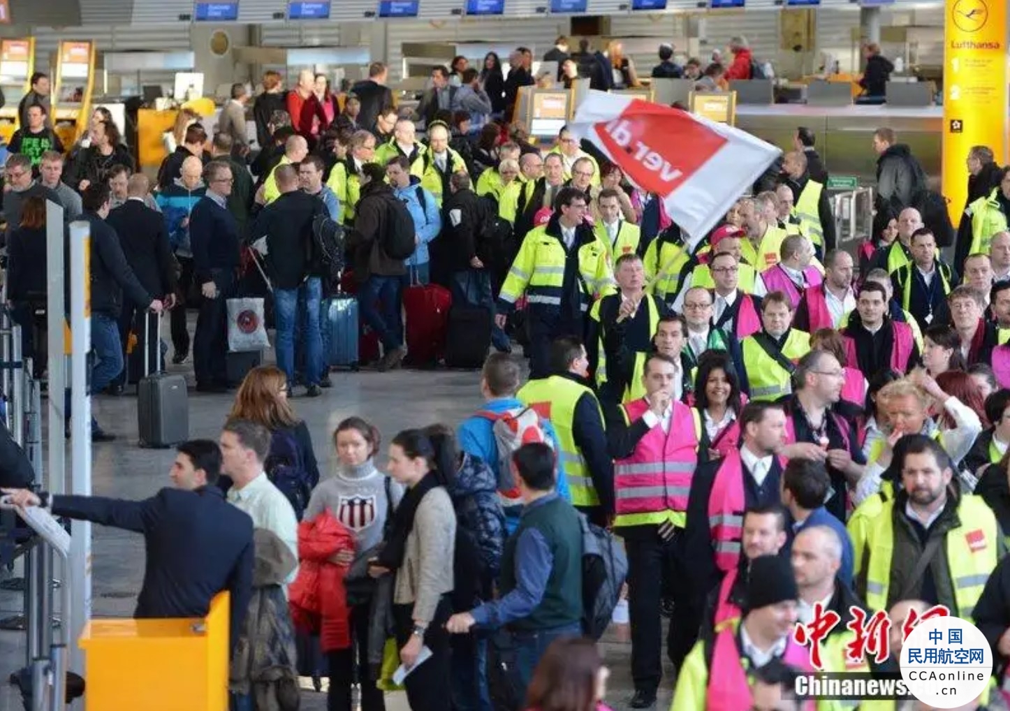 德国机场安保人员罢工，8个机场数百航班被取消