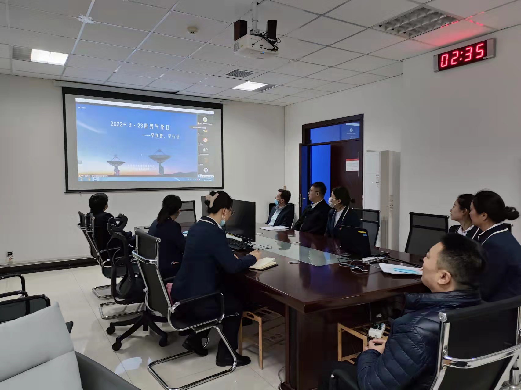 新疆机场集团空管业务部组织开展世界气象日专题学习会