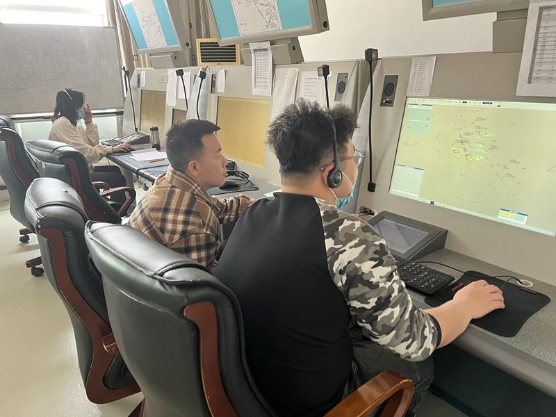 河北空管分局进近管制室组织开展模拟机专项训练