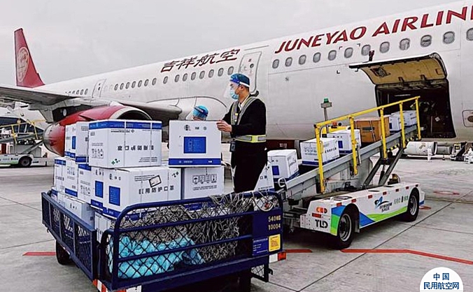 均瑶集团捐赠首批近3万件防疫物资飞抵上海