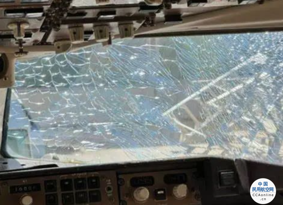 美国将调查一客机飞行时前风挡玻璃碎裂事件