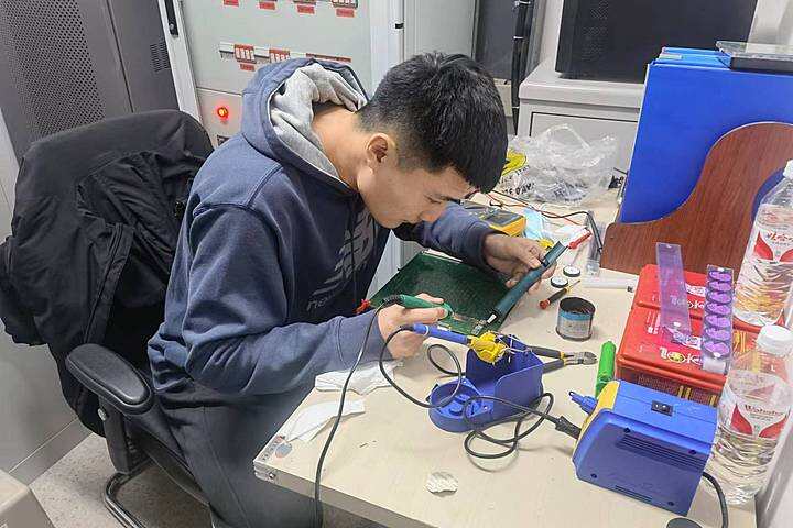 呼伦贝尔空管站技术保障部顺利完成DVOR/DME设备换季维护 - 中国民用航空网