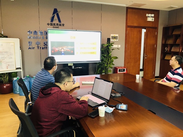 中南空管局管制中心塔台管制室开展机场助航灯光系统学习