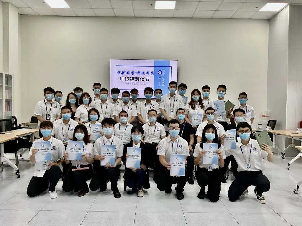 “守護(hù)蒼穹，傳承有我”——廣西空管分局區(qū)域管制室2021屆學(xué)員師徒結(jié)對(duì)儀式