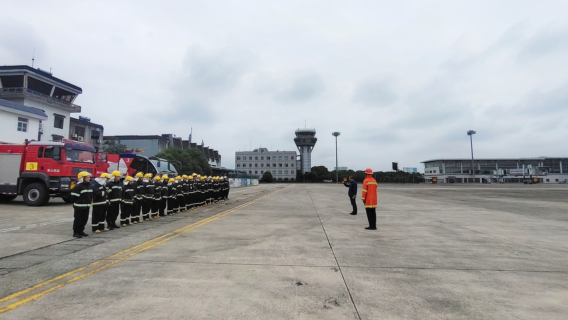 黄山机场同日两次开展消防紧急拉动演练