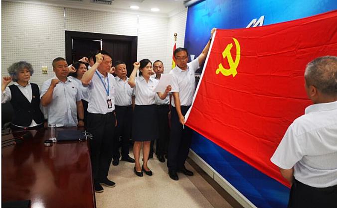 新疆机场集团领导同志以普通党员身份参加所在党支部组织生活会