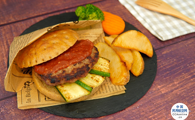 日本飞机餐首次推出昆虫食品：汉堡含蟋蟀粉末，记者称"有海鲜味"