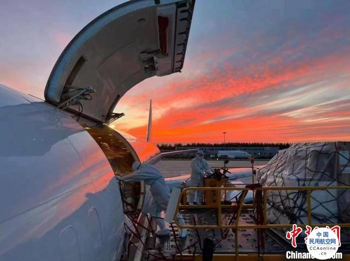 上半年哈尔滨机场对俄货运包机货运量创历史新高