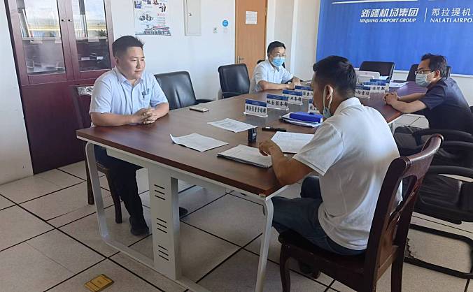 民航新疆监管局组织管制员参加那拉提机场执照签注考试