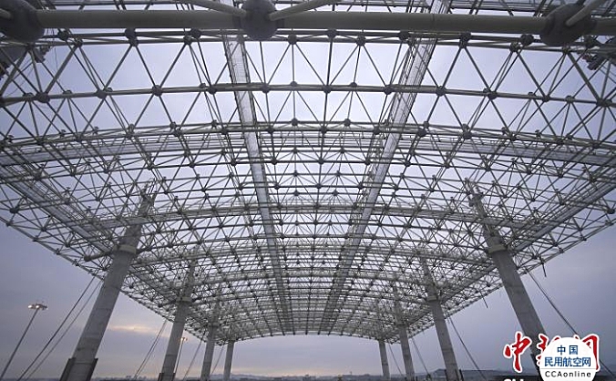 白云机场扩建新进展：六千平方米钢结构网架屋面首次提升
