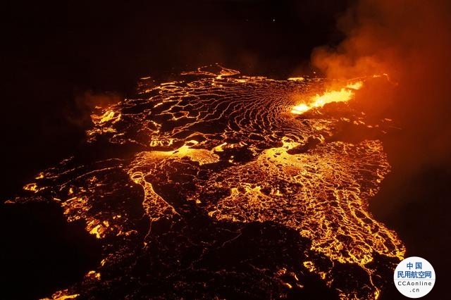 冰岛火山时隔8个月再次喷发，凯夫拉维克机场并未停飞