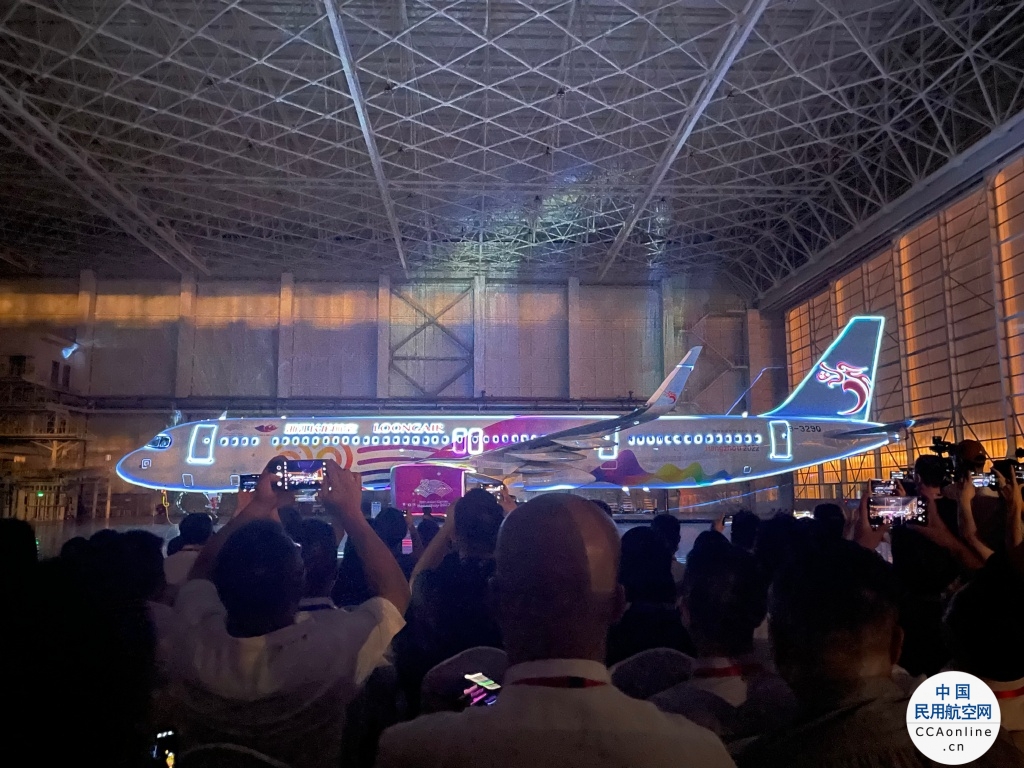 杭州亚运会“亚运号”火炬主题彩绘飞机亮相
