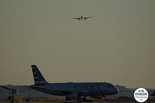美国航班再现大中断，单日上千航班被延误或取消