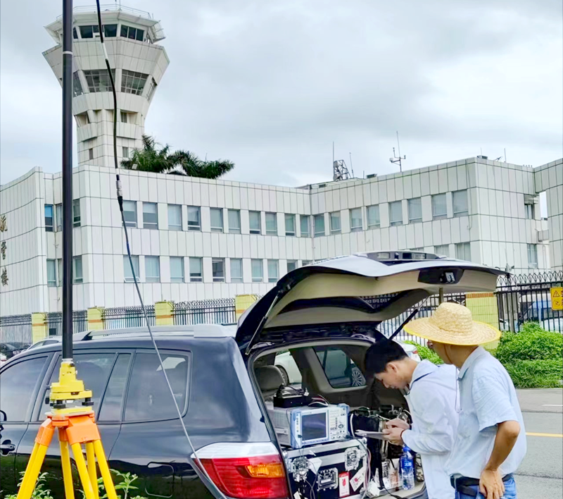 广州中南民航空管技术装备工程有限公司顺利开展珠海金湾机场塔台扩建工程电磁环境测试工作