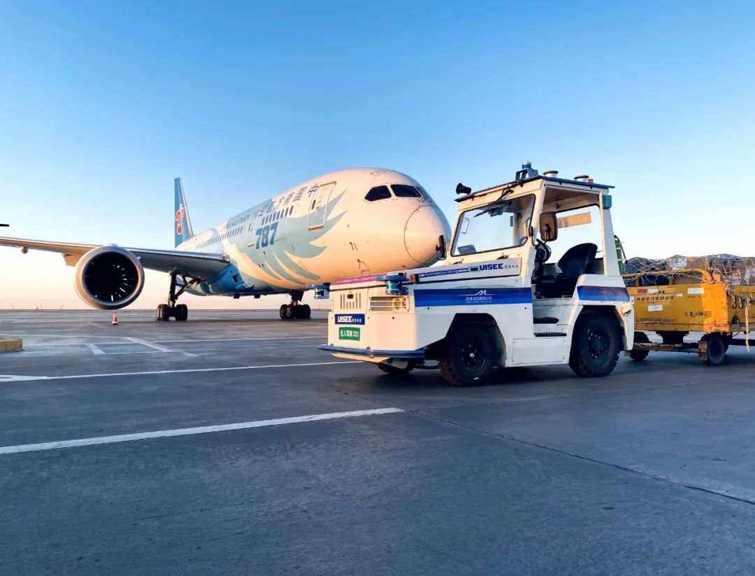 馭勢科技無人車隊在烏魯木齊國際機場真無人商業運營里程突破10000公里