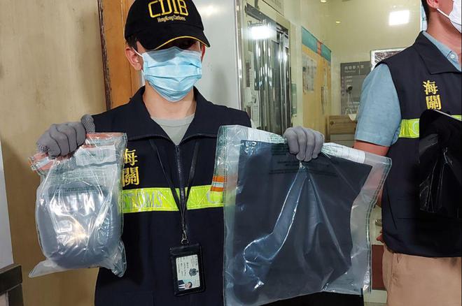 香港海关逮捕南非抵港外籍女，裤藏一公斤可卡因