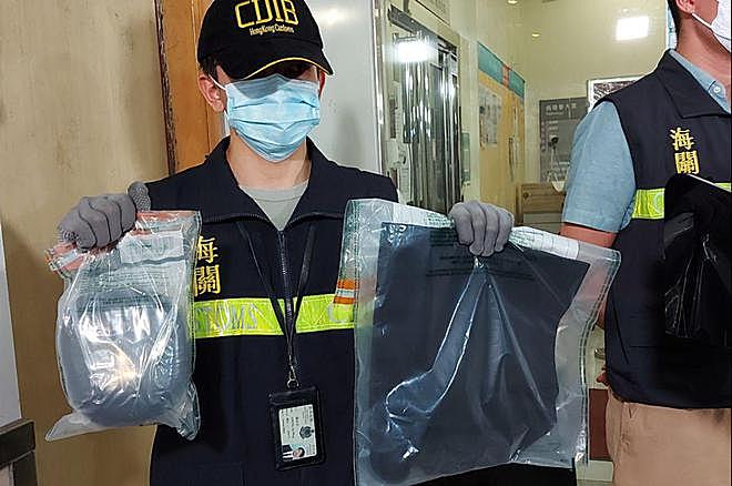 香港海关逮捕南非抵港外籍女，裤藏一公斤可卡因