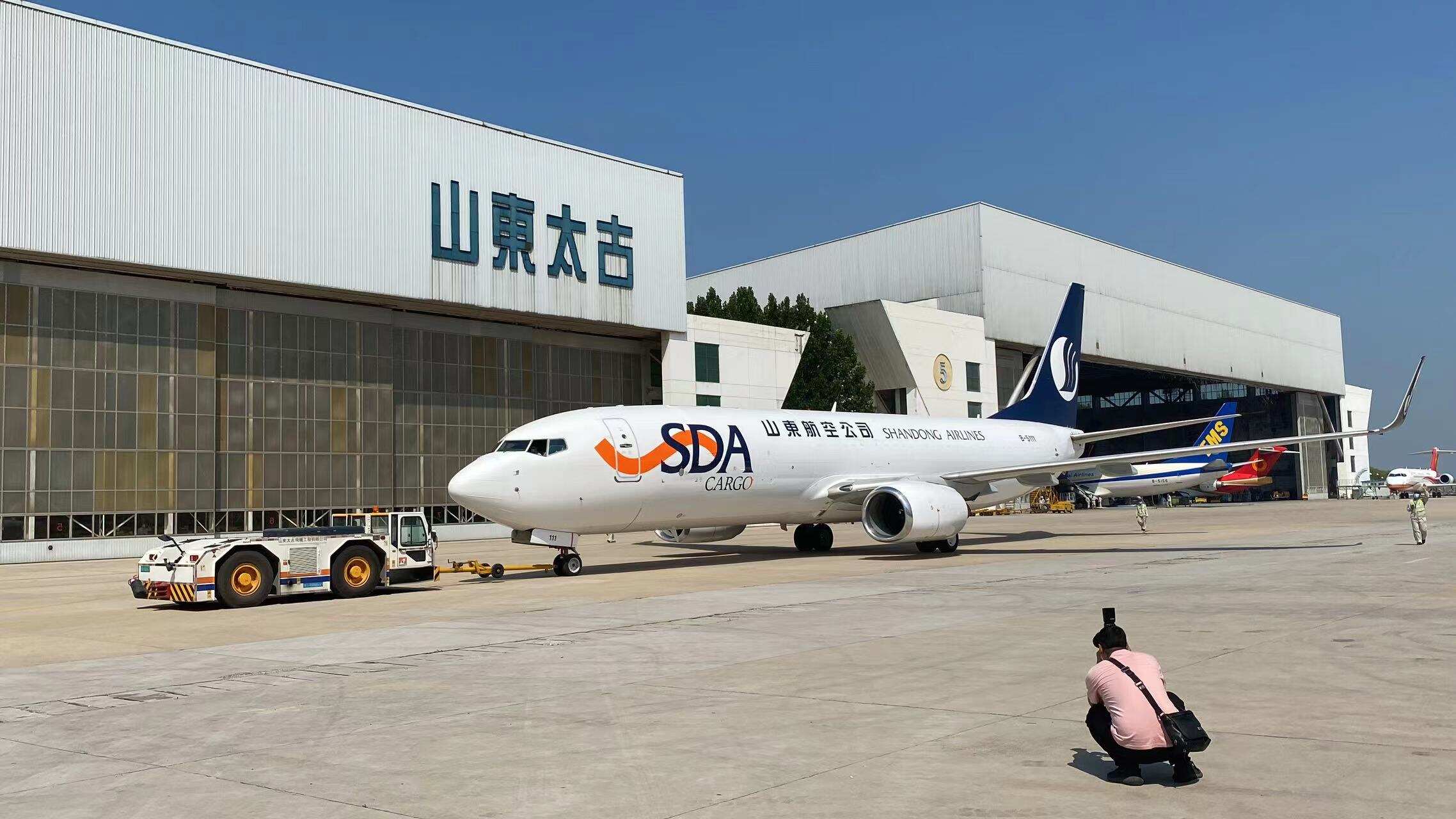 客货并举开新篇，山航首架737-800波音改装货机交付 - 中国民用航空网