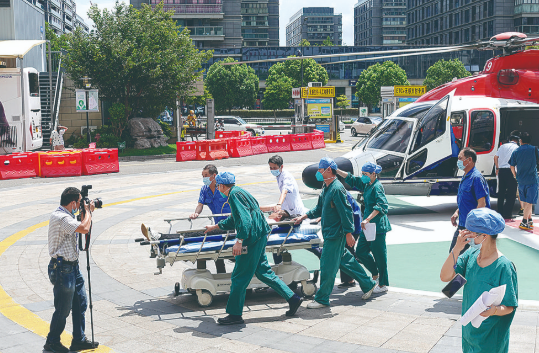 多方合力救助东极一心梗患者 直升机紧急转运仅用13分钟