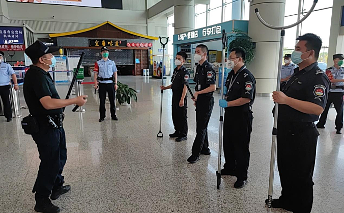 宜春机场联合机场公安开展防暴防恐技能培训