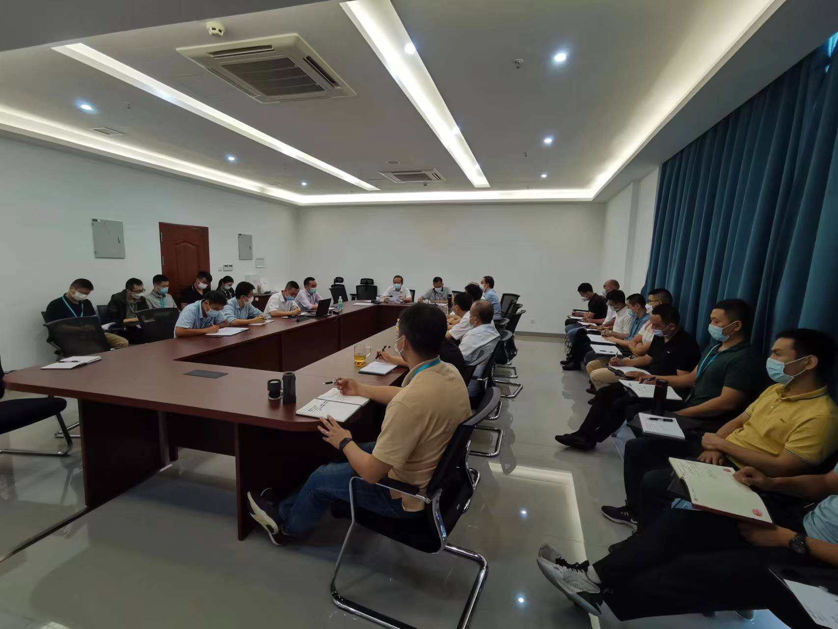 三亚区管中心召开干部会议，开展节前安全教育