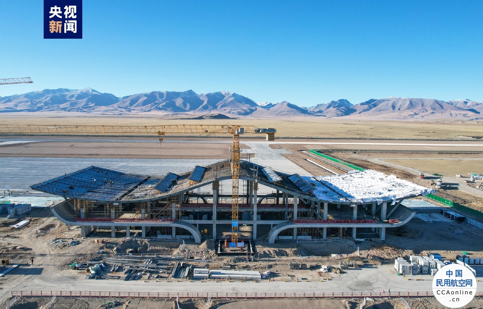 新疆巴音布鲁克机场项目航站楼主体结构全面封顶