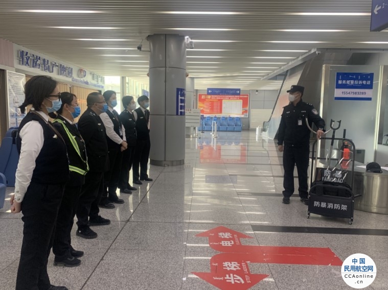 锡林浩特机场开展反恐防暴器械使用培训