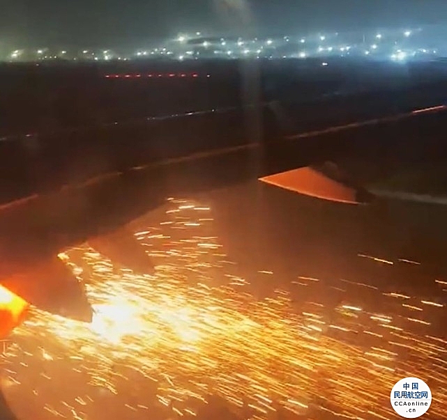 印度一客机起飞过程中发动机起火，火花四射，新德里国际机场进入临时紧急状态
