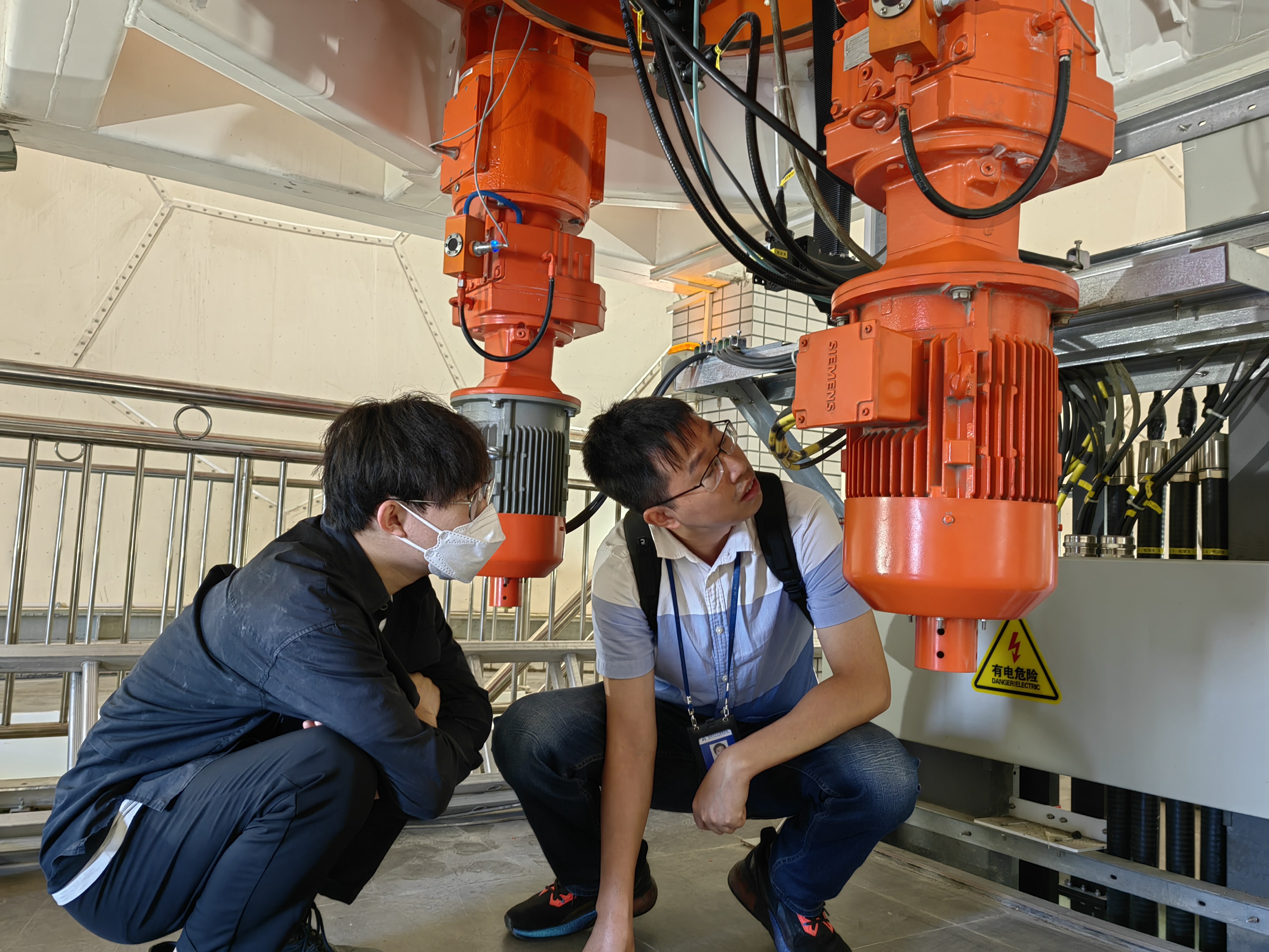 珠海空管站拦浪山雷达站顺利完成雷达电机更换工作