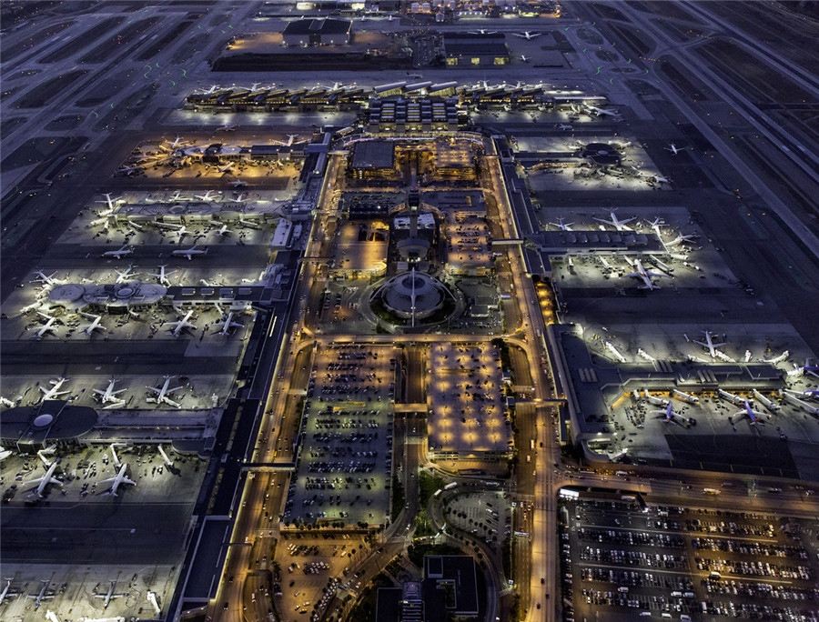 美国洛杉矶国际机场一航站楼发生气体泄漏，致4人受伤
