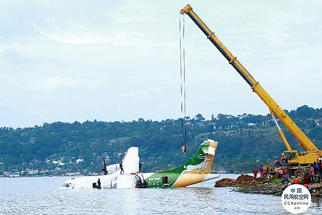 坦桑尼亚飞机坠湖事故中国幸存者：逃生后又返回救出一名婴儿