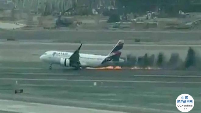 秘鲁利马国际机场客机与消防车相撞，2人死亡