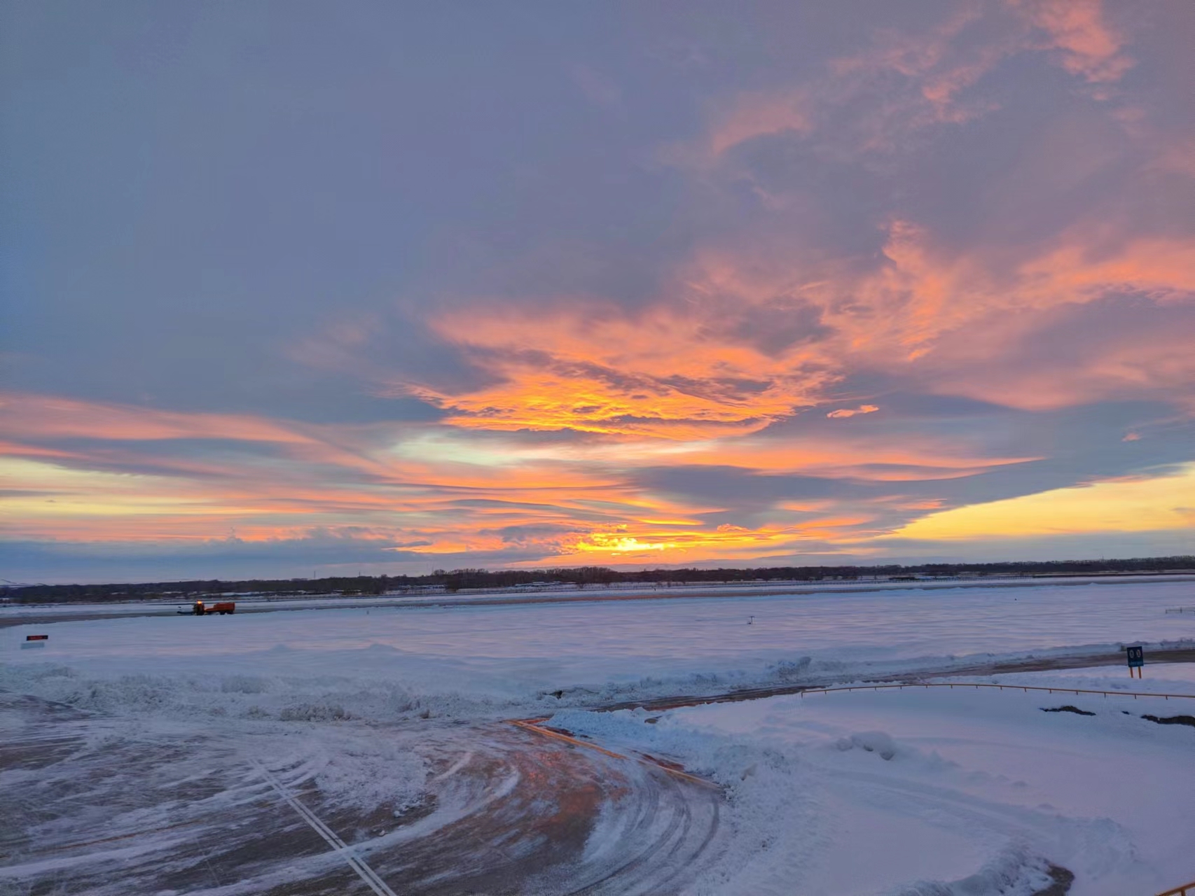 雪后的夕阳显得格外温柔