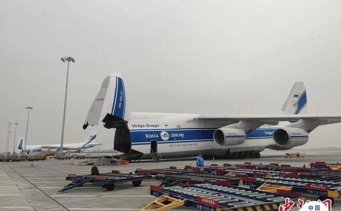 郑州机场迎来国际“货机”繁忙季 前10个月货邮吞吐量逾50万吨