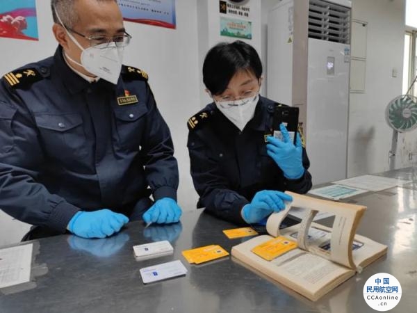 掏空书本藏70张电话卡，广州海关查获一批违规寄递进境电话卡